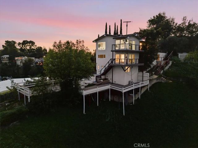 5160 Medina Road, Woodland Hills, CA 91364