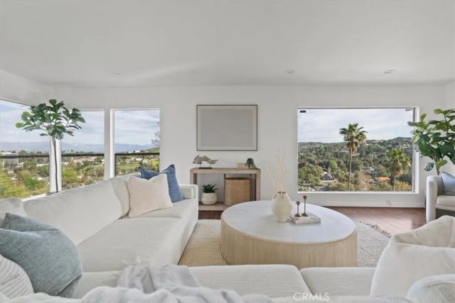 5160 Medina Road, Woodland Hills, CA 91364