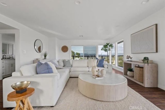 5160 Medina Road, Woodland Hills, CA 91364