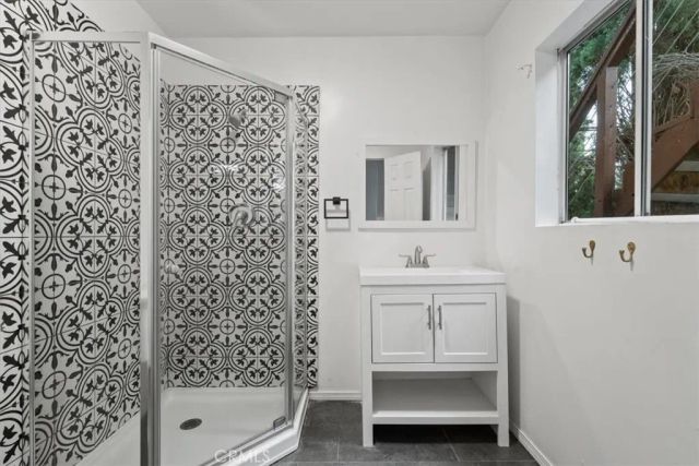 5160 Medina Road, Woodland Hills, CA 91364