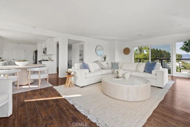 5160 Medina Road, Woodland Hills, CA 91364