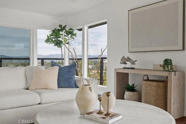 5160 Medina Road, Woodland Hills, CA 91364