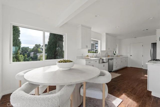 5160 Medina Road, Woodland Hills, CA 91364