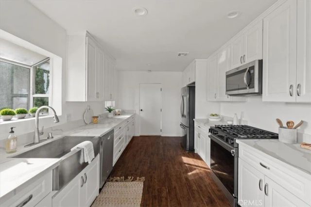 5160 Medina Road, Woodland Hills, CA 91364