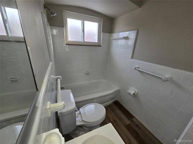 816 London Avenue, Lincoln Park, MI 48146