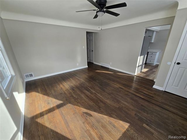 816 London Avenue, Lincoln Park, MI 48146