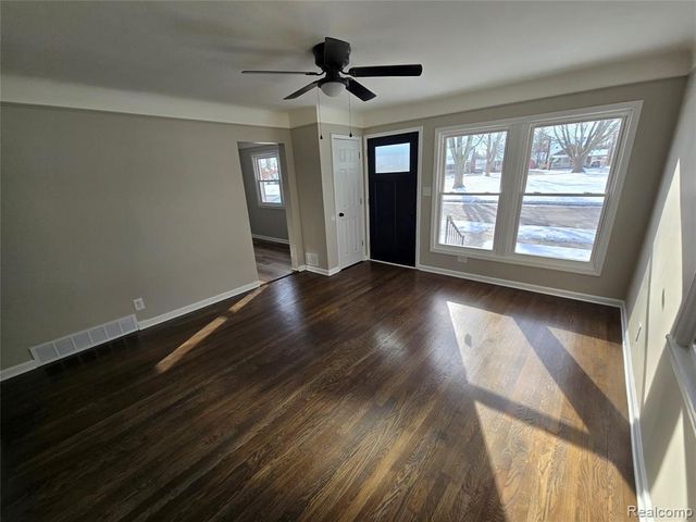 816 London Avenue, Lincoln Park, MI 48146