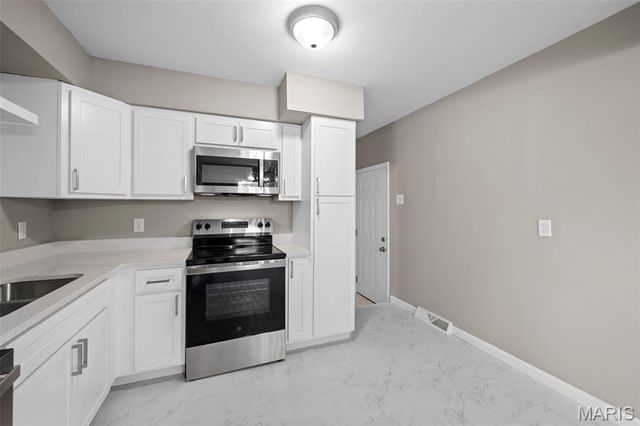 1201 Clearview Drive, St Charles, MO 63303