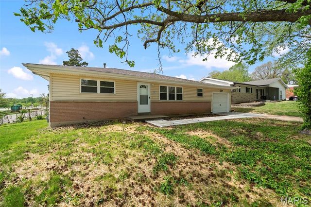 1201 Clearview Drive, St Charles, MO 63303