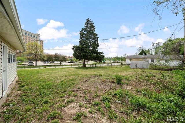 1201 Clearview Drive, St Charles, MO 63303
