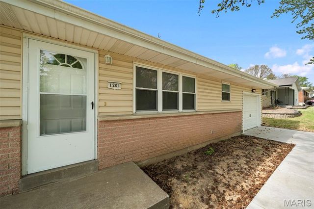 1201 Clearview Drive, St Charles, MO 63303