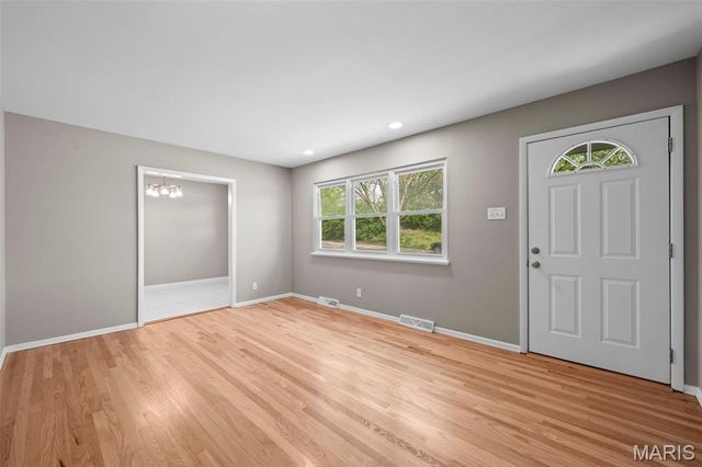1201 Clearview Drive, St Charles, MO 63303