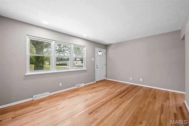 1201 Clearview Drive, St Charles, MO 63303