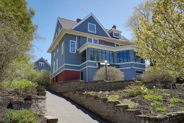13 Maplewood Rd, Worcester, MA 01602