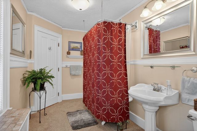 13 Maplewood Rd, Worcester, MA 01602