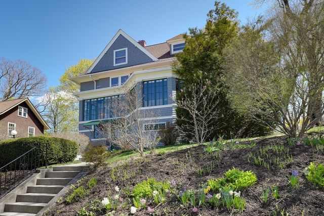 13 Maplewood Rd, Worcester, MA 01602