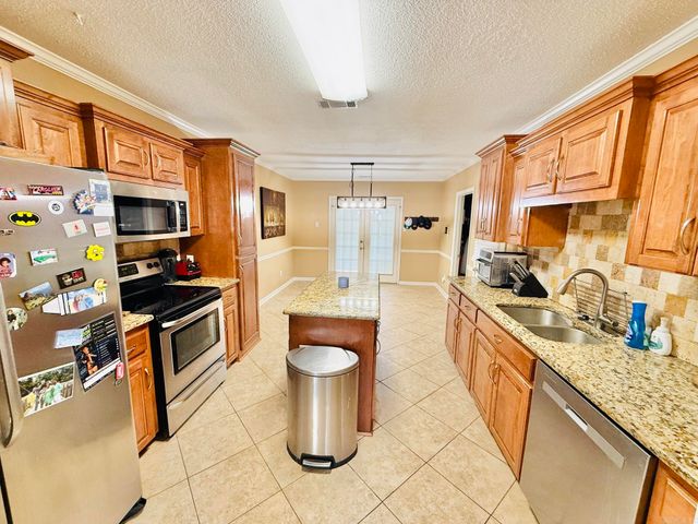 10 HONEY LOCUST Court, Little Rock, AR 72211