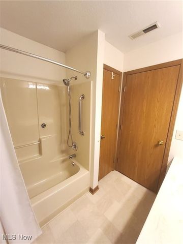 7832 Brittanny Drive NE, North Canton, OH 44720