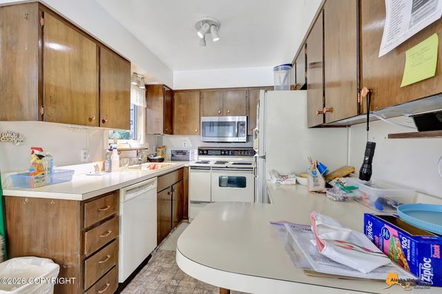 7657 E 20th Avenue, Anchorage, AK 99504