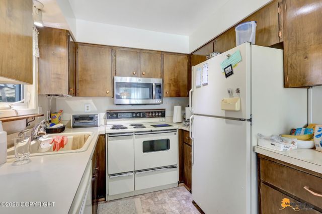 7657 E 20th Avenue, Anchorage, AK 99504