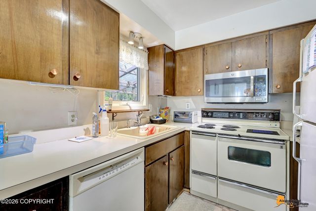 7657 E 20th Avenue, Anchorage, AK 99504