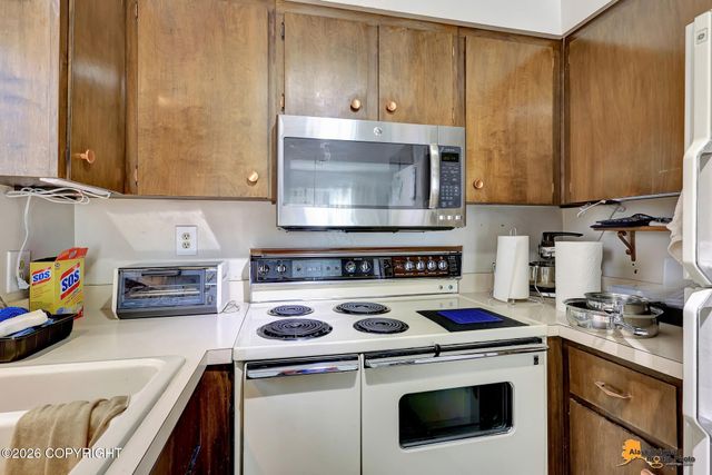 7657 E 20th Avenue, Anchorage, AK 99504