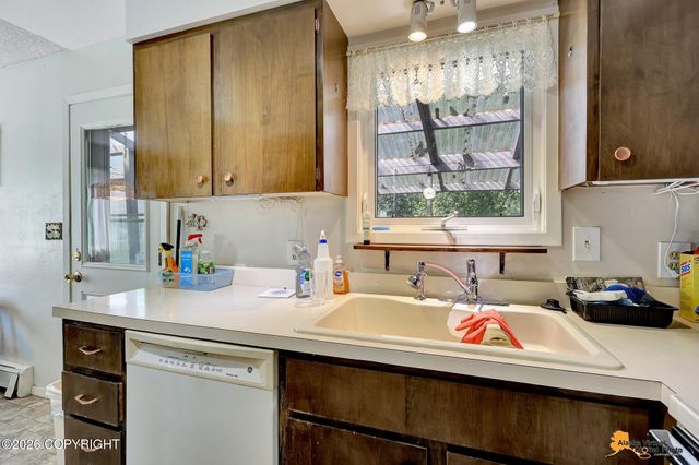 7657 E 20th Avenue, Anchorage, AK 99504