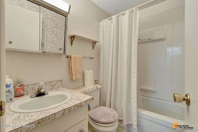 7657 E 20th Avenue, Anchorage, AK 99504