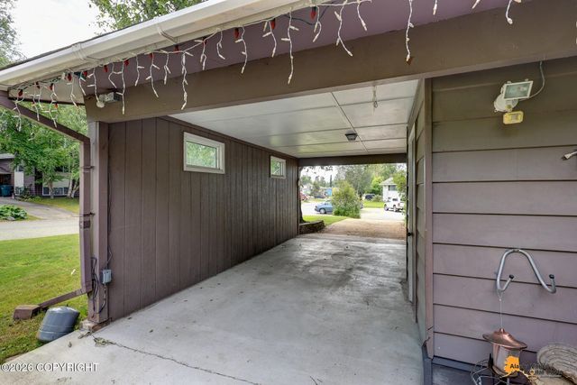 7657 E 20th Avenue, Anchorage, AK 99504