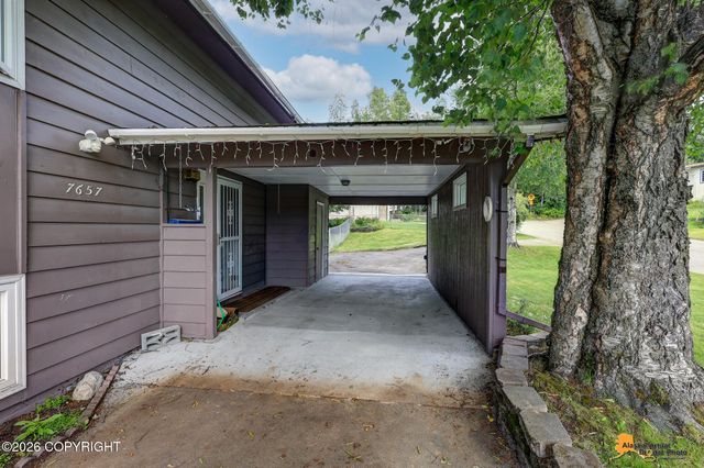 7657 E 20th Avenue, Anchorage, AK 99504