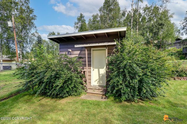 7657 E 20th Avenue, Anchorage, AK 99504