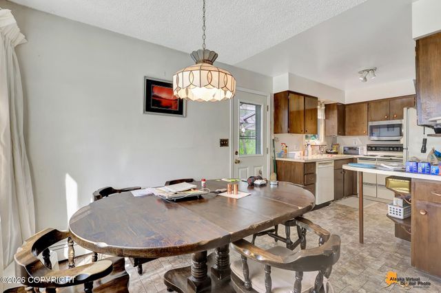 7657 E 20th Avenue, Anchorage, AK 99504