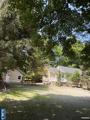 10 Old Stone Church Road, Upper Saddle River, NJ 07458