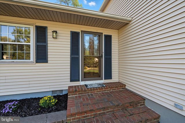 2258 SENSENEY LN, Falls Church, VA 22043
