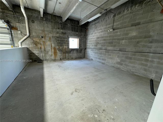 2385 NW 70th Ave 13, Miami, FL 33122