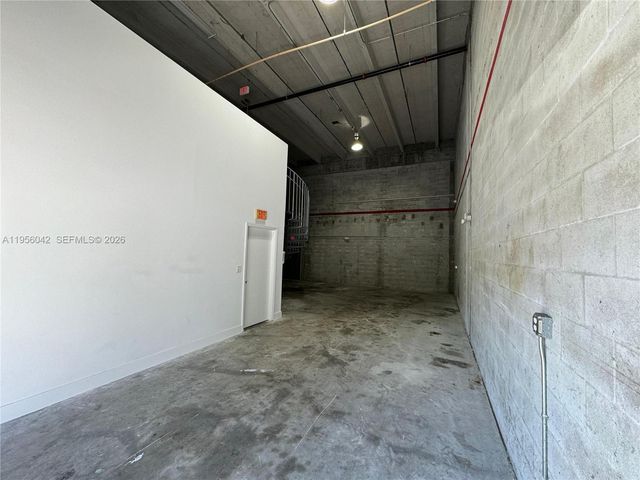 2385 NW 70th Ave 13, Miami, FL 33122