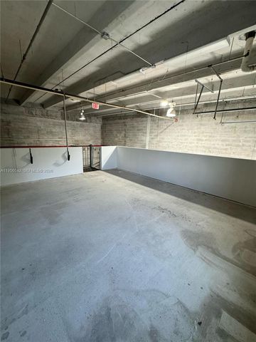 2385 NW 70th Ave 13, Miami, FL 33122