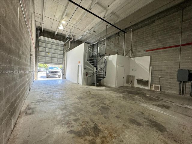 2385 NW 70th Ave 13, Miami, FL 33122