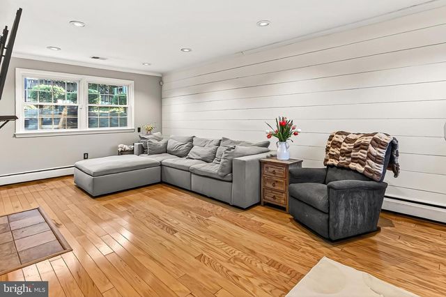 7105 FORT HUNT RD, Alexandria, VA 22307