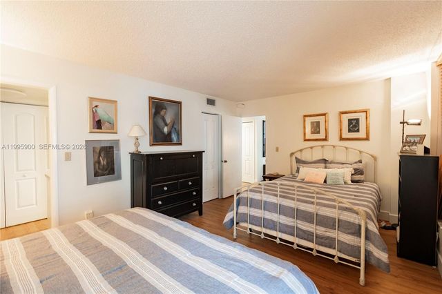 1440 Brickell Bay Dr 201, Miami, FL 33131