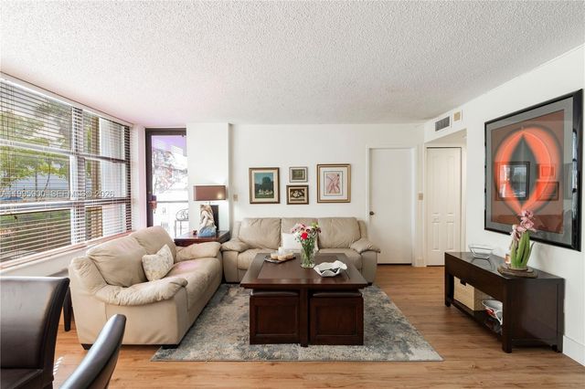 1440 Brickell Bay Dr 201, Miami, FL 33131