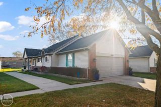 29910 Kenwood Court, Roseville, MI 48066