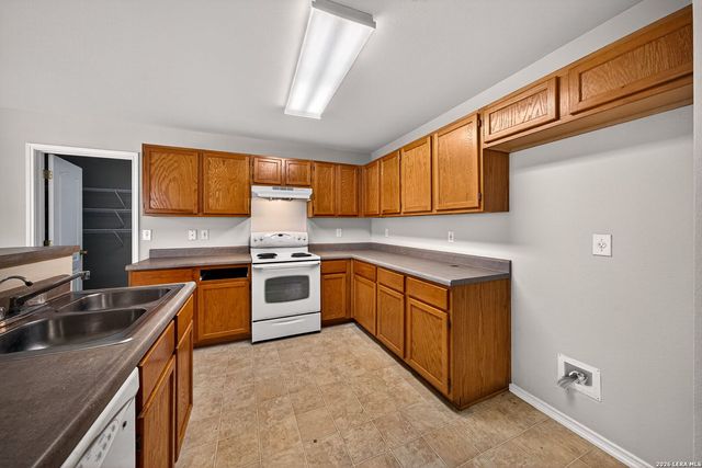 658 Granite Cliff, San Antonio, TX 78251