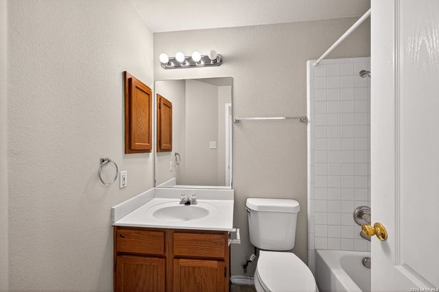 658 Granite Cliff, San Antonio, TX 78251