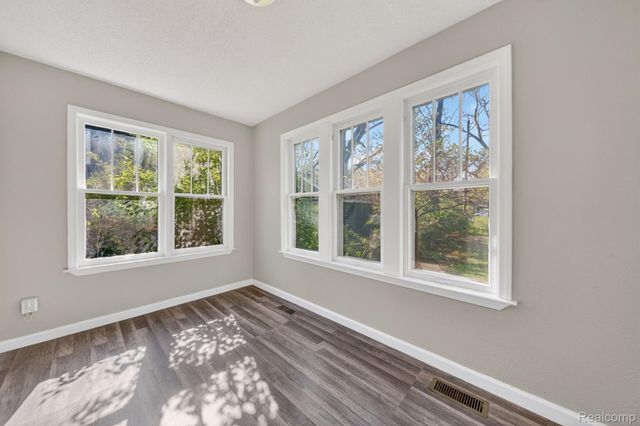 582 E Drayton Street, Ferndale, MI 48220