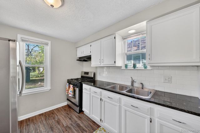 582 E Drayton Street, Ferndale, MI 48220