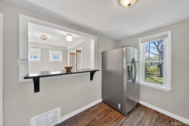 582 E Drayton Street, Ferndale, MI 48220