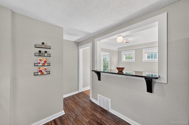 582 E Drayton Street, Ferndale, MI 48220