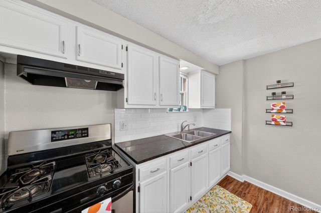 582 E Drayton Street, Ferndale, MI 48220
