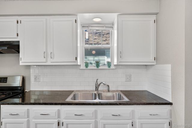 582 E Drayton Street, Ferndale, MI 48220